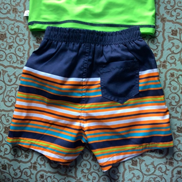 Flapdoodles Rash Guard (UPF 50+) and swim trunks - Picture 6 of 6